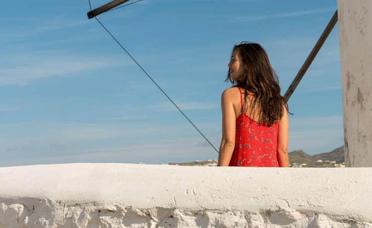 girl working and travelling solo digital nomad article header